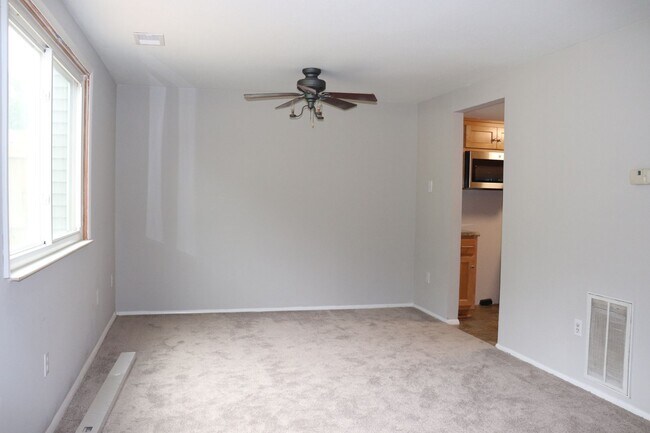 Foto del edificio - For Rent – Renovated 3BR Home in Providenc...