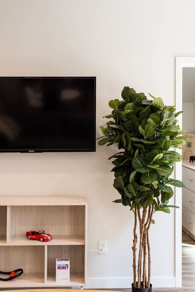 Building Photo - 5177 NE 14th Pl