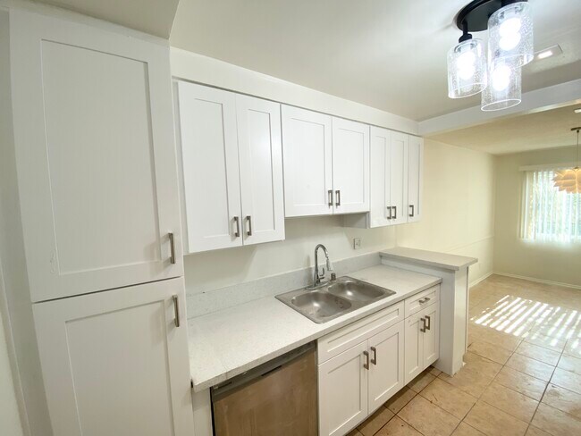 Foto del edificio - 7654 Fountain Ave