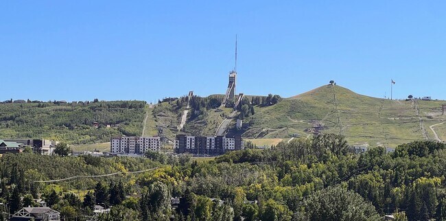 Building Photo - Tower Above Bowness Lagoon!!  2Bed/1 Bath ...