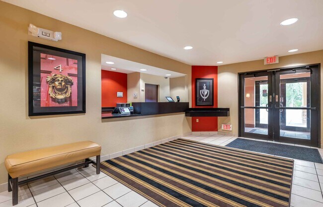 Foto del edificio - Furnished Studio-Bloomington - Normal