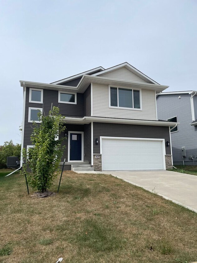 Primary Photo - 3 bedroom 3 bathroom Single-Family Home in...
