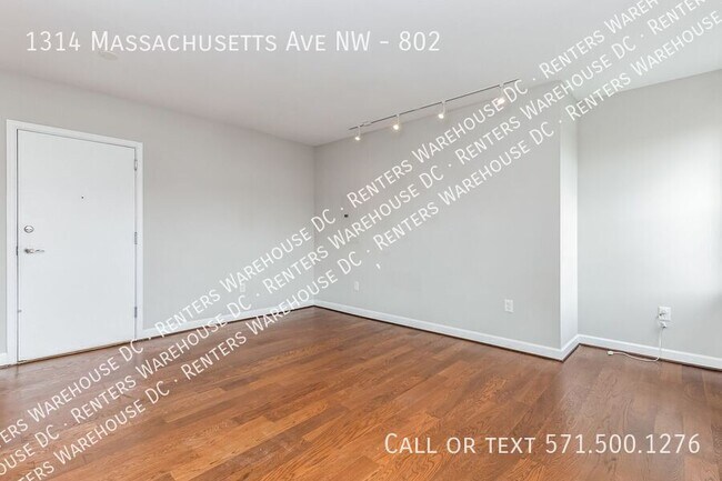 Foto del edificio - Charming top-floor studio near Logan Circle!