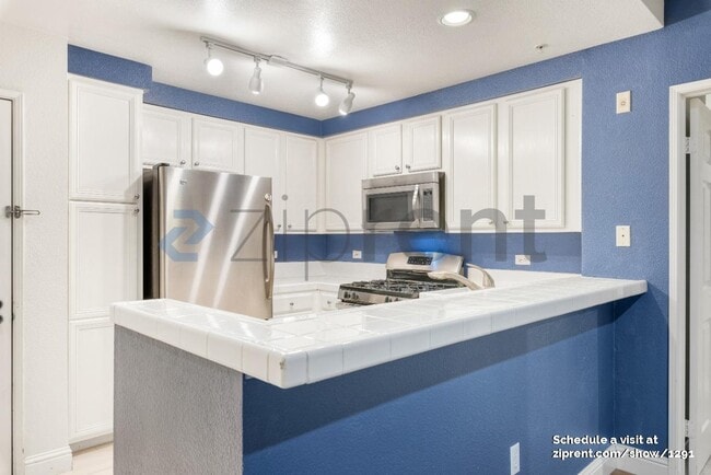 Building Photo - 180 Caldecott Ln