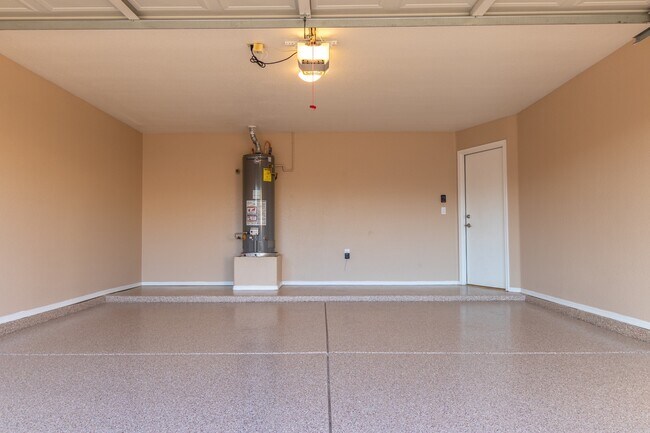 Building Photo - 6896 W Via Del Sol Dr