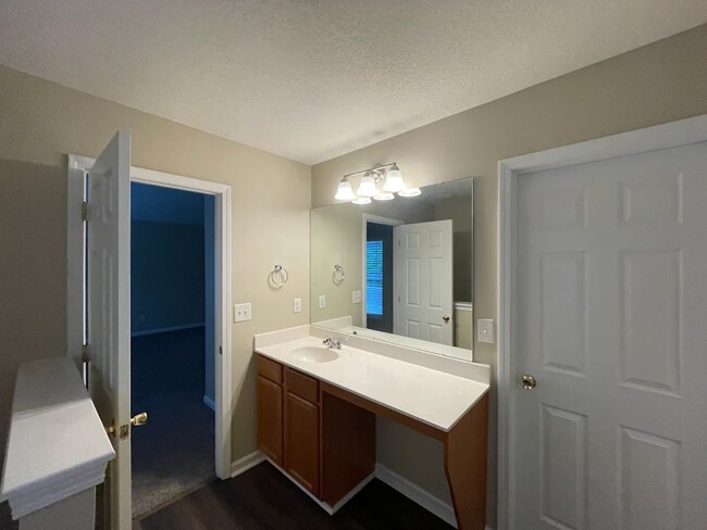 Building Photo - 1645 Red Bird Cir SE