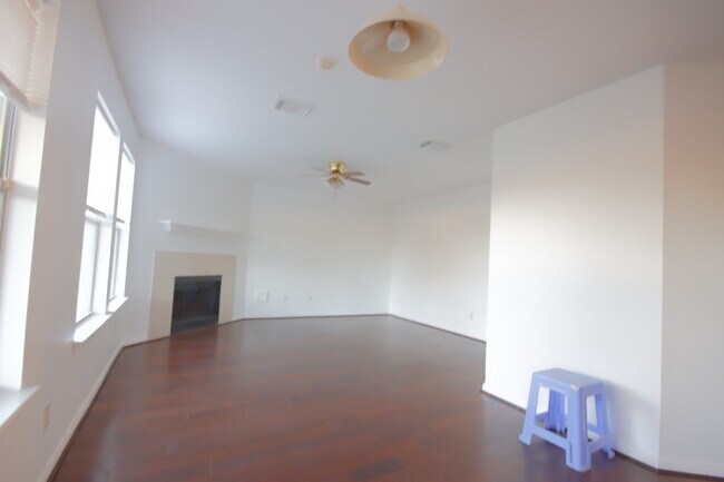 Foto del edificio - 6738 Carly Park Way