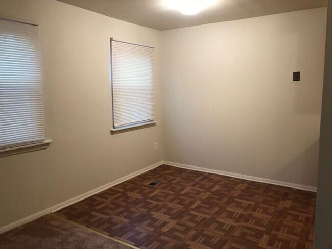 Building Photo - Two Bedroom Apartment 19115