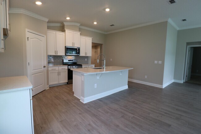 Building Photo - 42 Huesca Ct