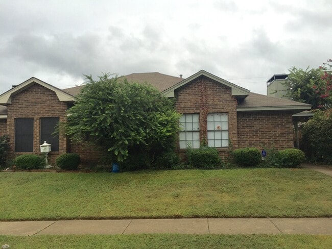 Photo - 3-2 DUPLEX! AVAILABLE NOW House