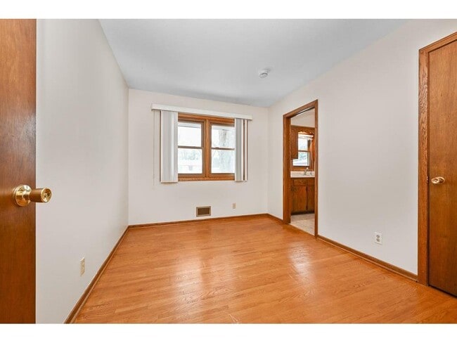 Building Photo - 10517 Quebec Ave N