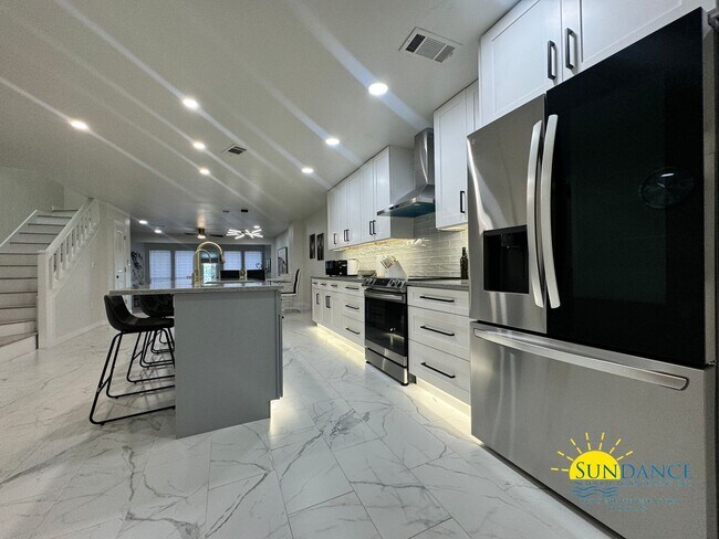 Building Photo - FURNISHED Waterfront Townhouse in Desirabl...