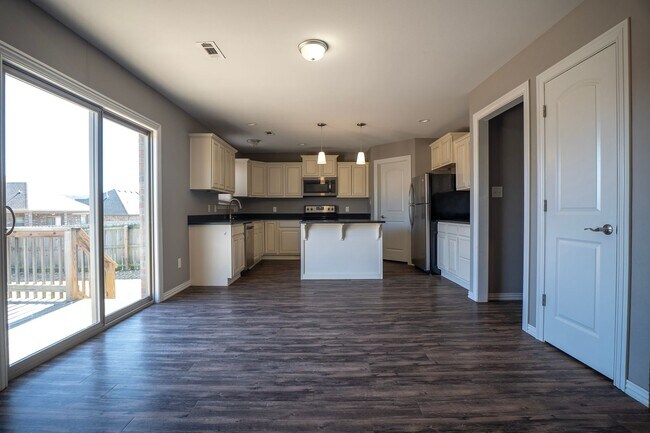 Foto del edificio - Stunning 3 bedroom, 2 bathroom Home available in Prairie Grove!