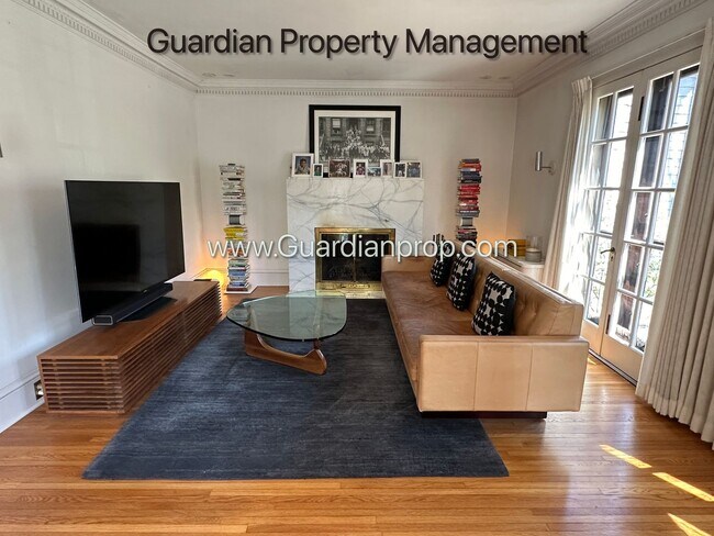 Foto del edificio - Lake is the Isles Single Family Home, 2 Car Garage, Dishwasher, Fenced Yard