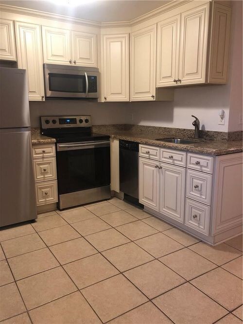 Building Photo - 1114 SW 2nd Ct