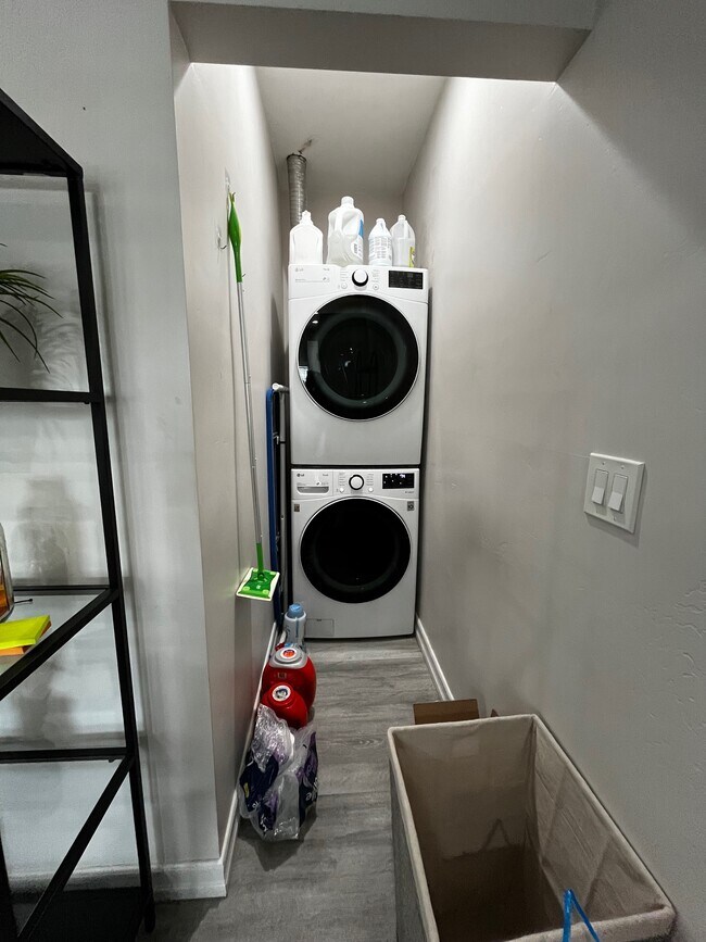 Building Photo - 1007 S Magnolia Ave