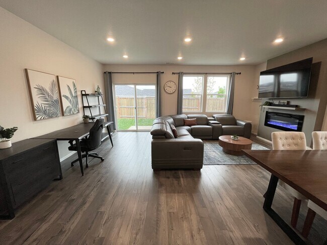 Foto del edificio - 434 Greencrest St NE