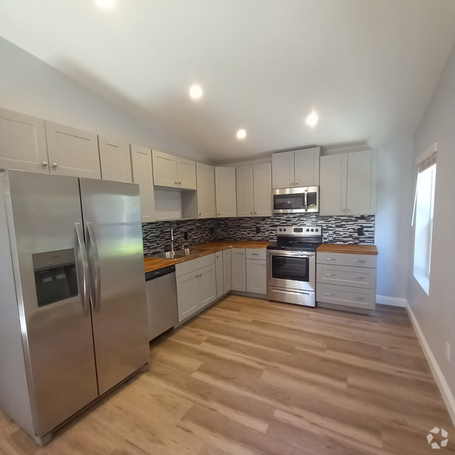 Building Photo - 3642 Catalina Dr