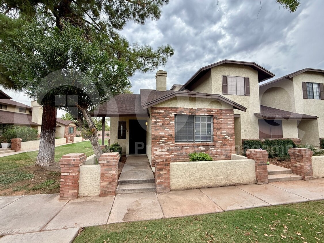 Foto principal - 170 E Guadalupe Rd