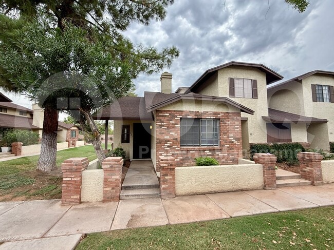 Photo - 170 E Guadalupe Rd House