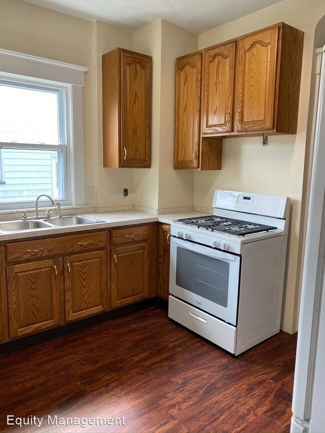 Building Photo - 4 br, 1.5 bath House - 326 E Liberty St