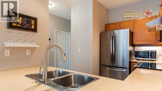 Building Photo - 5605 Hampton Pl