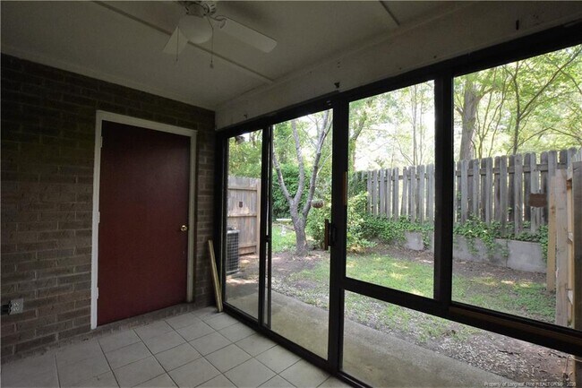 Foto del edificio - 400 N Steele St