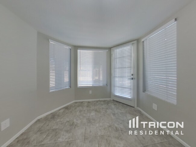 Foto del edificio - 4922 W Hatcher Rd