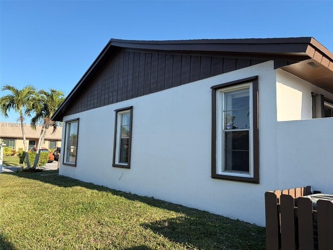 Building Photo - 11938 SW 122nd Ct