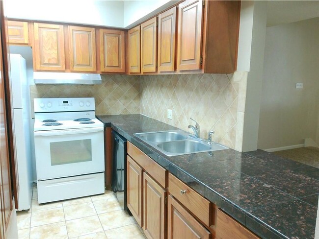 Foto del edificio - 2725 Santa Fe Unit D - 2/Bed 2.5/Bath - $1...