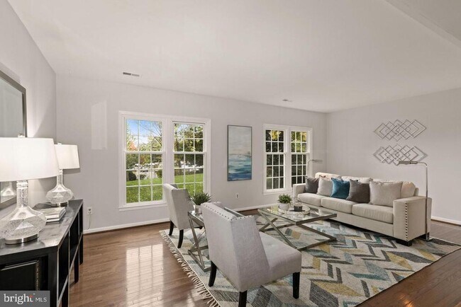 Foto del edificio - 5823 Berkshire Ct