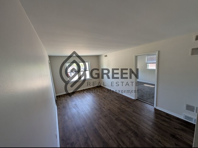 Building Photo - 793 N 5th Ave