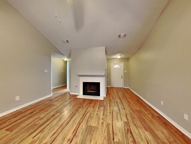 Foto del edificio - 2419 Sherwood Hollow Ln