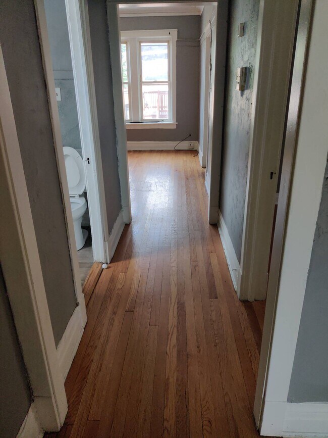 Foto del edificio - 1336 W 64th St
