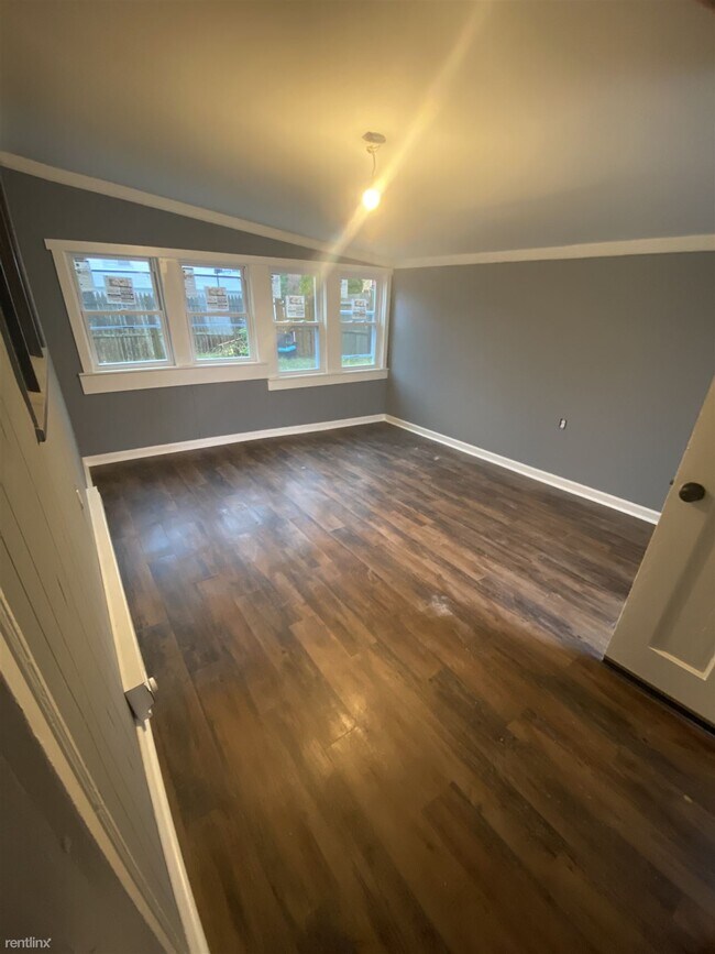 Building Photo - 2 br, 1 bath Duplex - 20 Batten Avenue 2