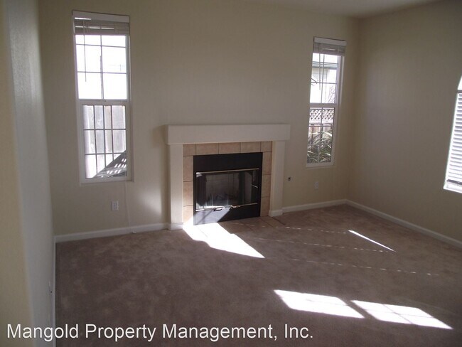 Building Photo - 3 br, 2.5 bath House - 212 Oak Avenue