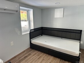 Building Photo - 245 Glenhill Ave