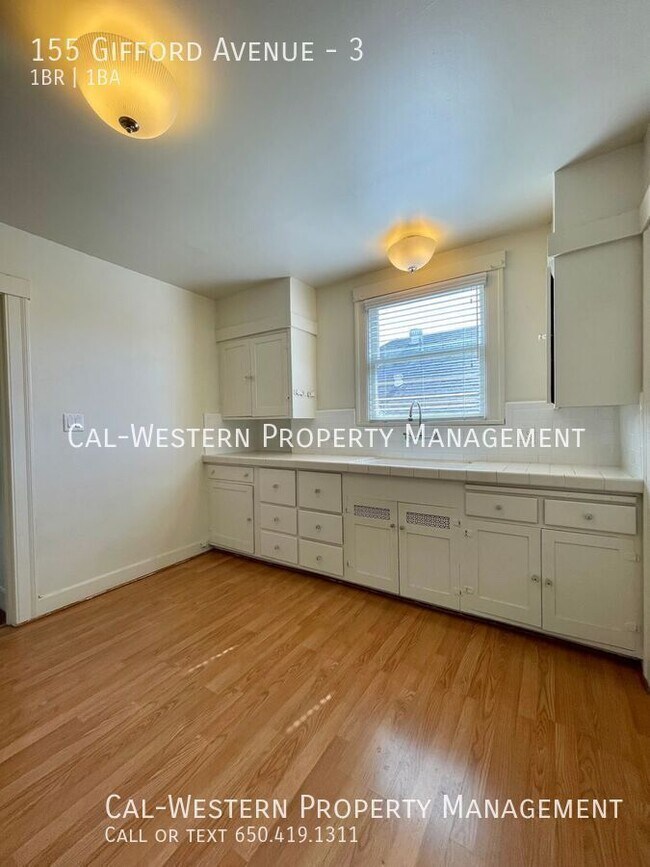 Building Photo - Charming Victorian 1-Bedroom Apartment in ...
