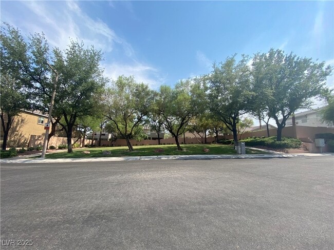 Building Photo - 1317 Woodmore Dr