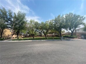 Building Photo - 1317 Woodmore Dr