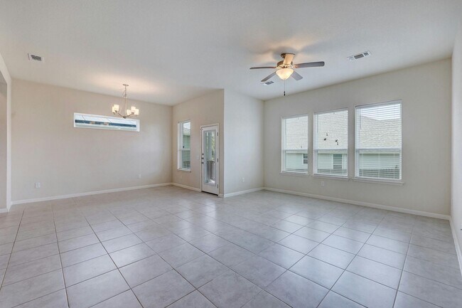 Foto del edificio - Amazing 3 bed 2 bath in Manor!!!