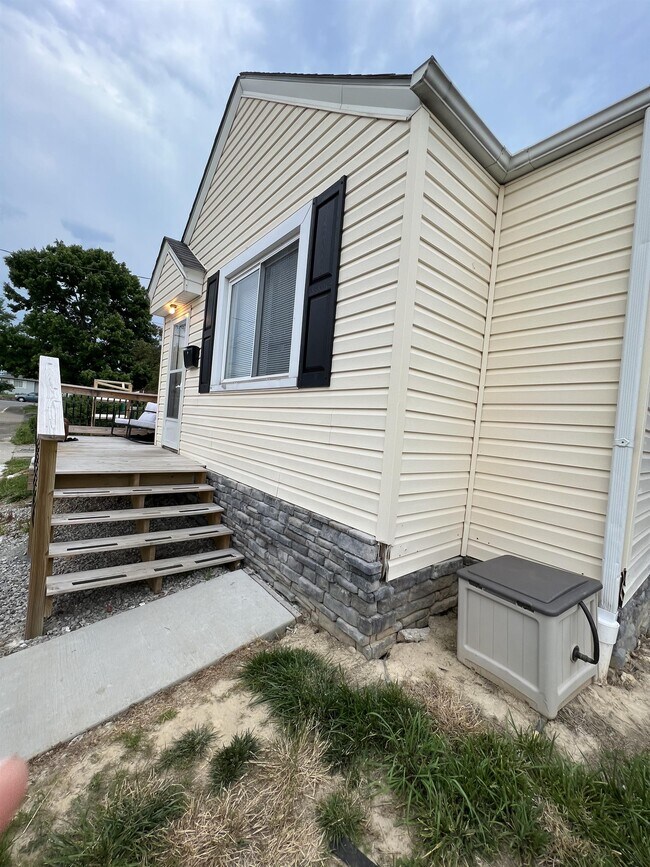 Building Photo - 408 East Ave