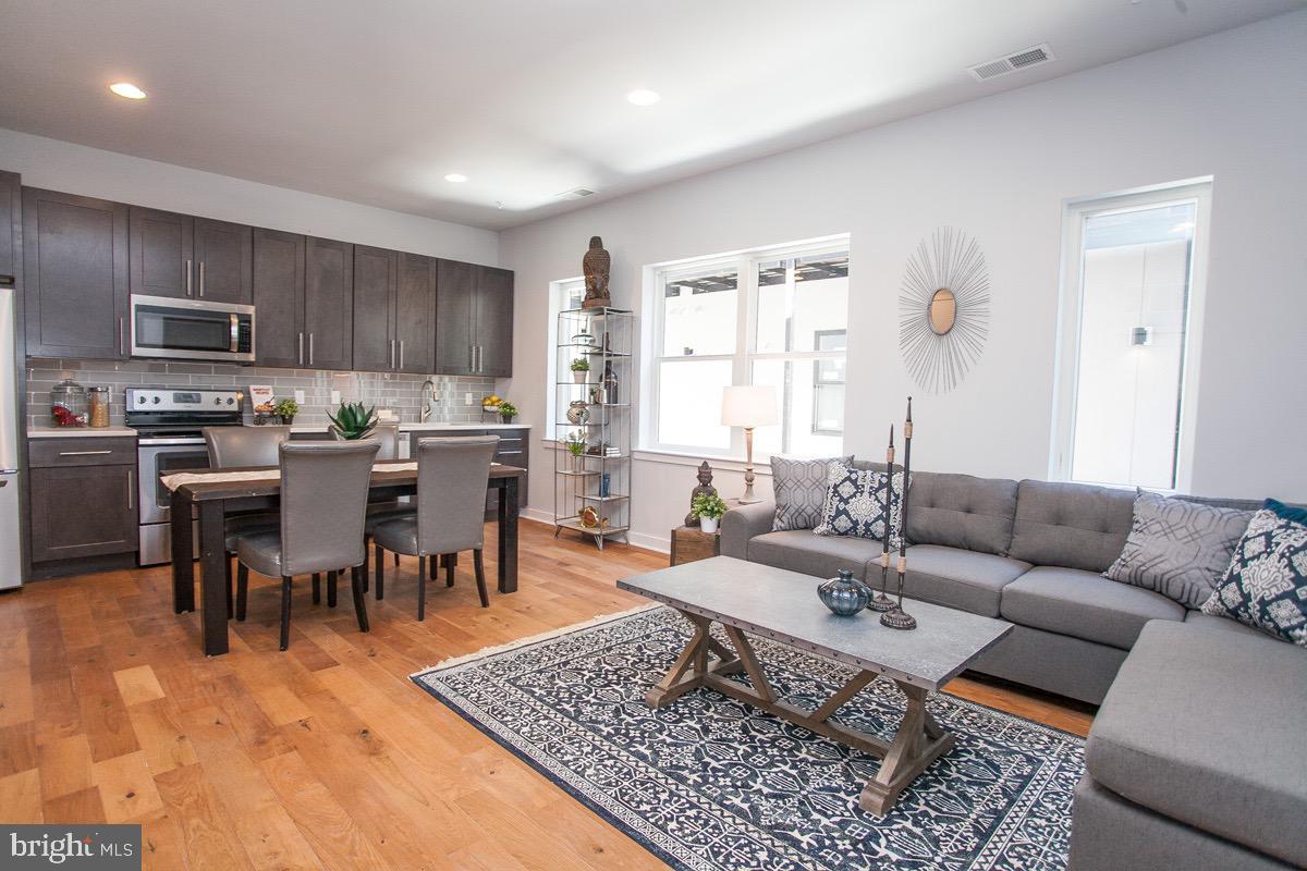 Foto principal - 5938 Henry Ave