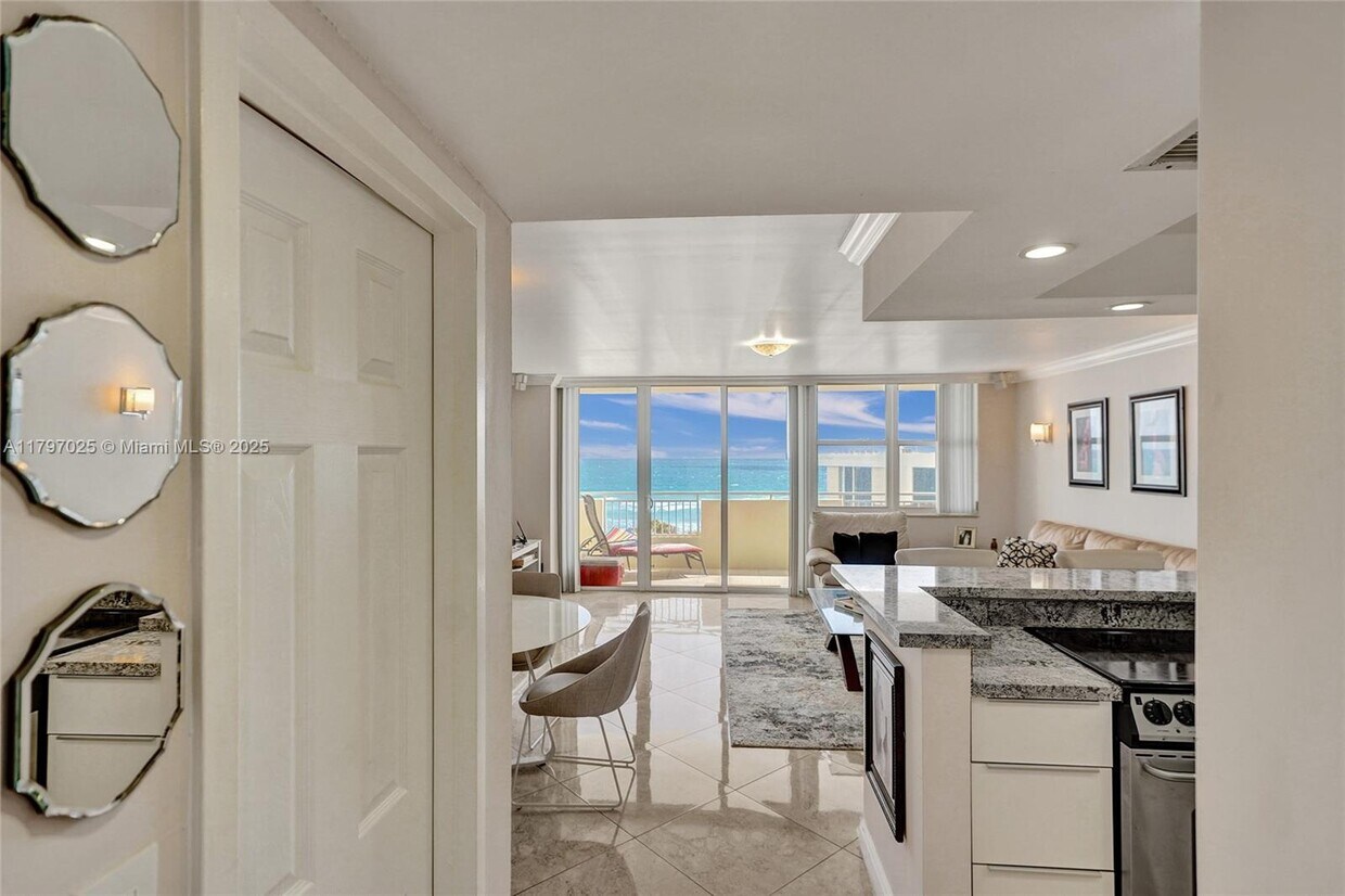 Foto principal - 3180 S Ocean Dr