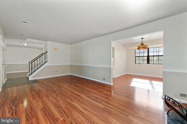 Building Photo - 122 E Partridge Ln
