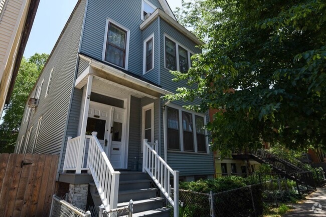 Building Photo - 2615 N Southport Ave