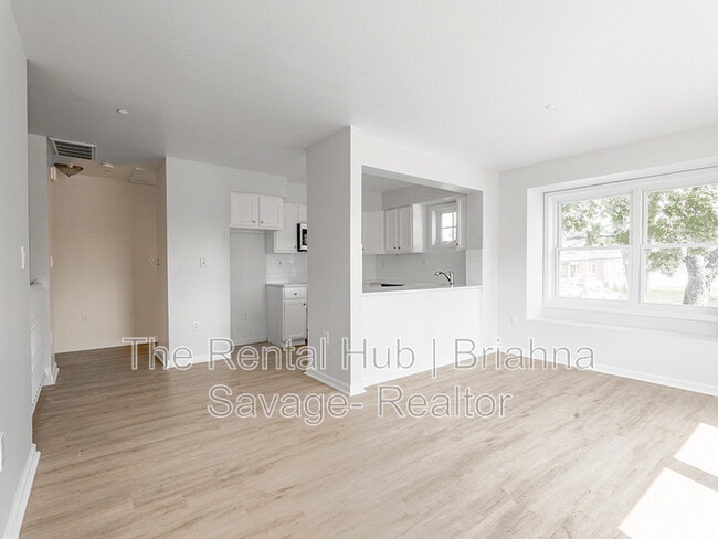 Photo - 17 Bowman Ave Townhome