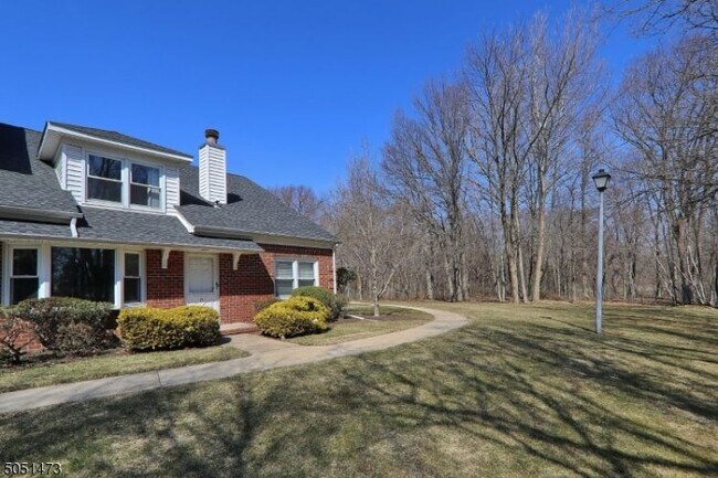 Building Photo - 15 Harwich Ct