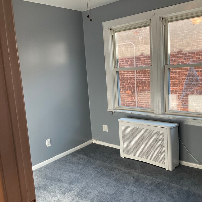 Apt room 1 - 4137 Boyd Ave