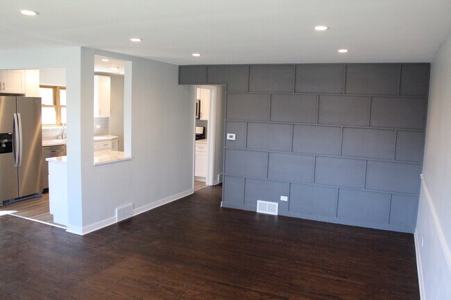 Building Photo - 12714 S Justine St